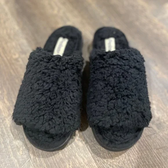 DEARFOAMS Women's Slippers - Memory Foam, Black, Indoor/Outdoor Textured Sole
